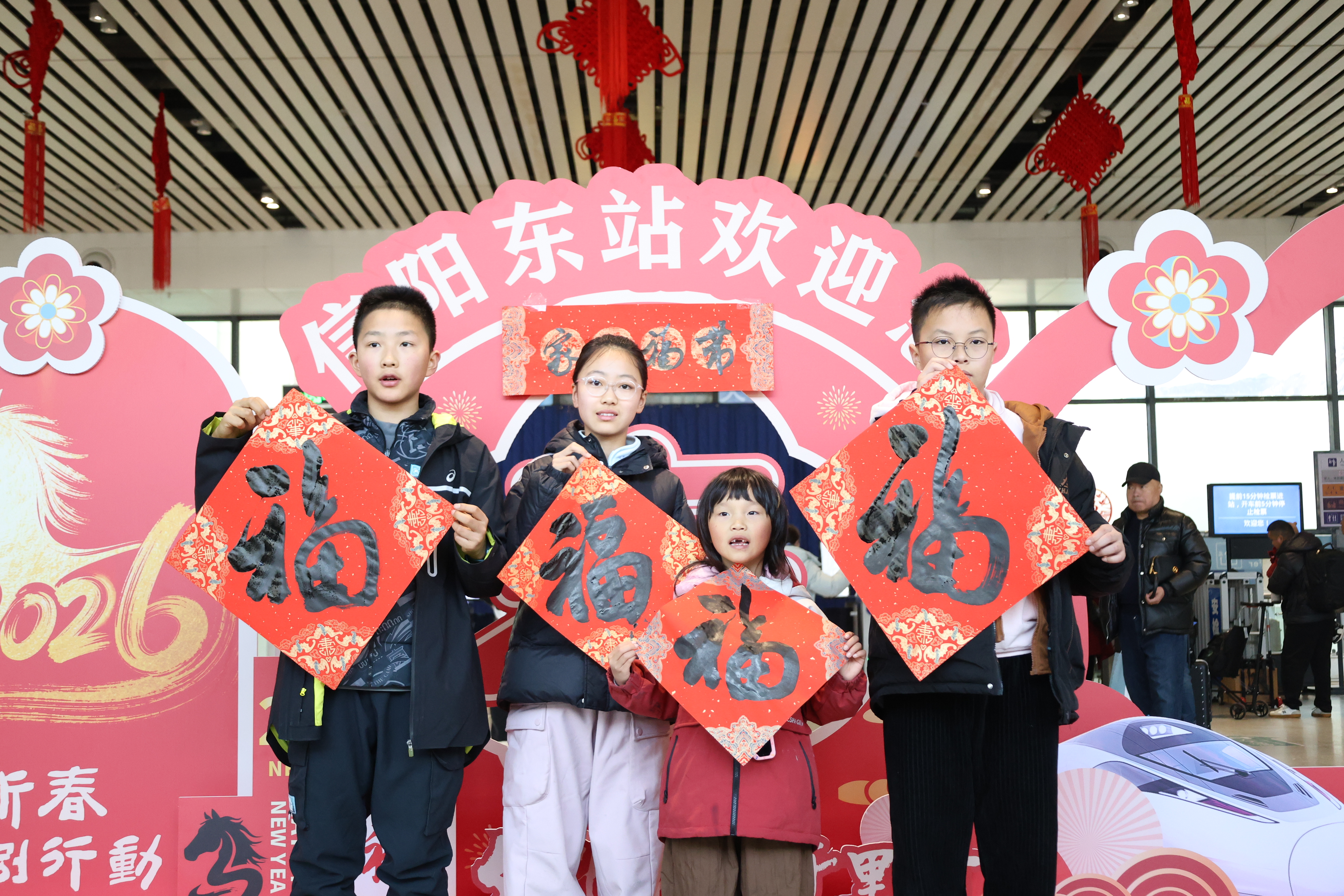 定格火車站里的新春溫度